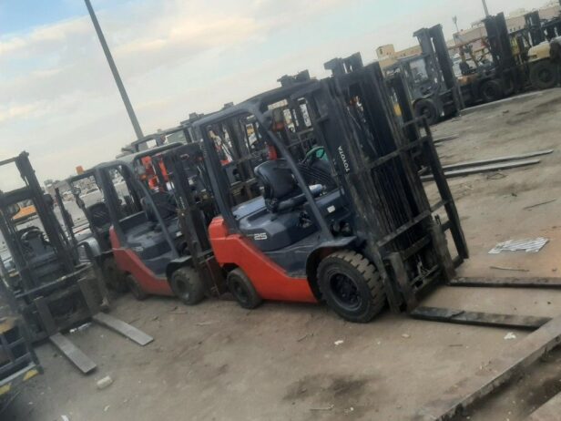 Scissors lift and Forklift سيزر لفت ومان لفت جميع