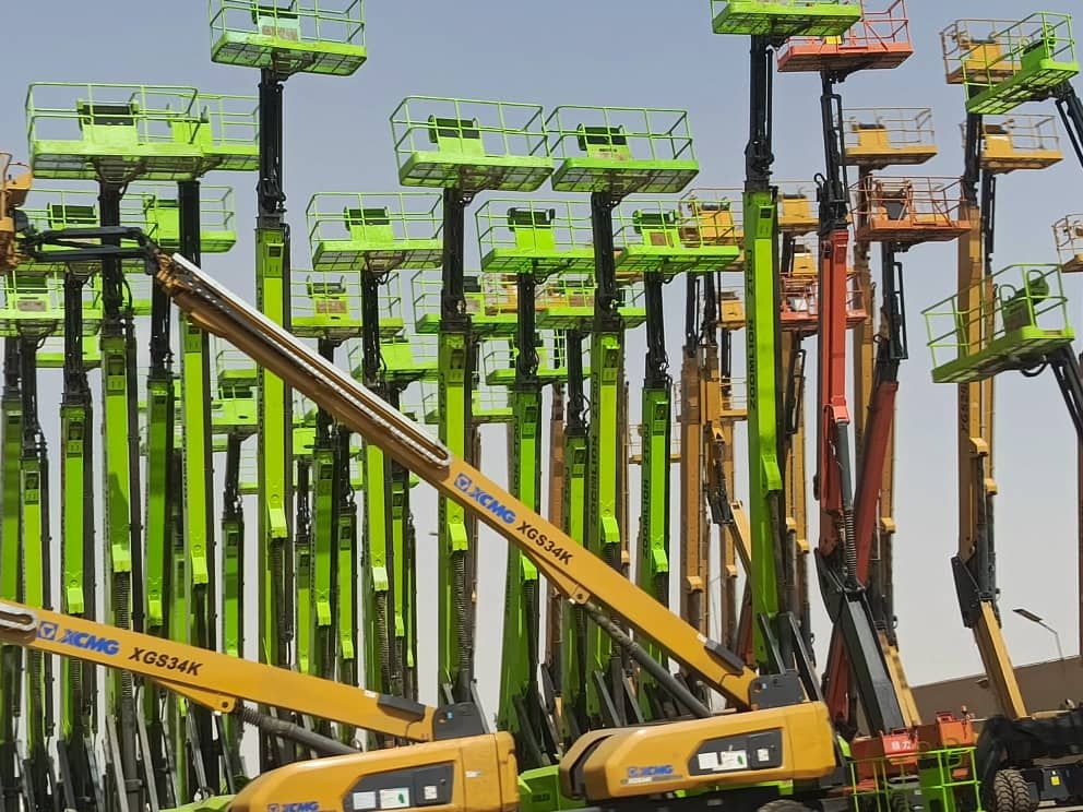 رافعات كهربائيه سيزر لفت مان لفت للايجار