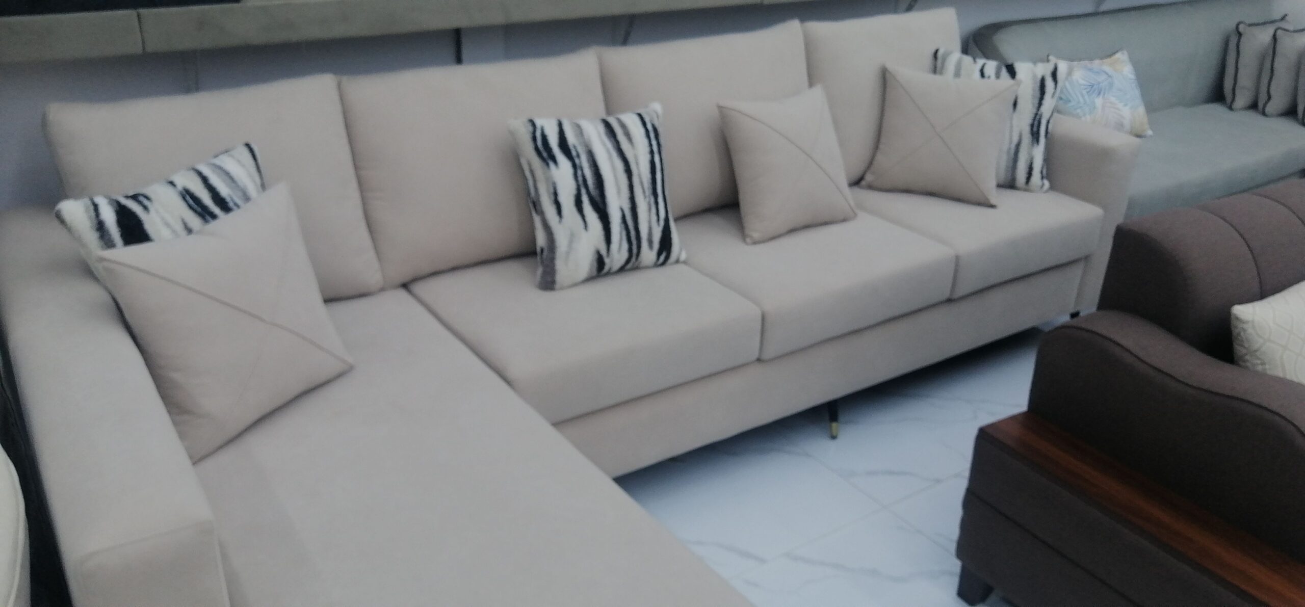 عروضات كنب حرف إل بسعر ١٦٠٠ شامل التوصيل