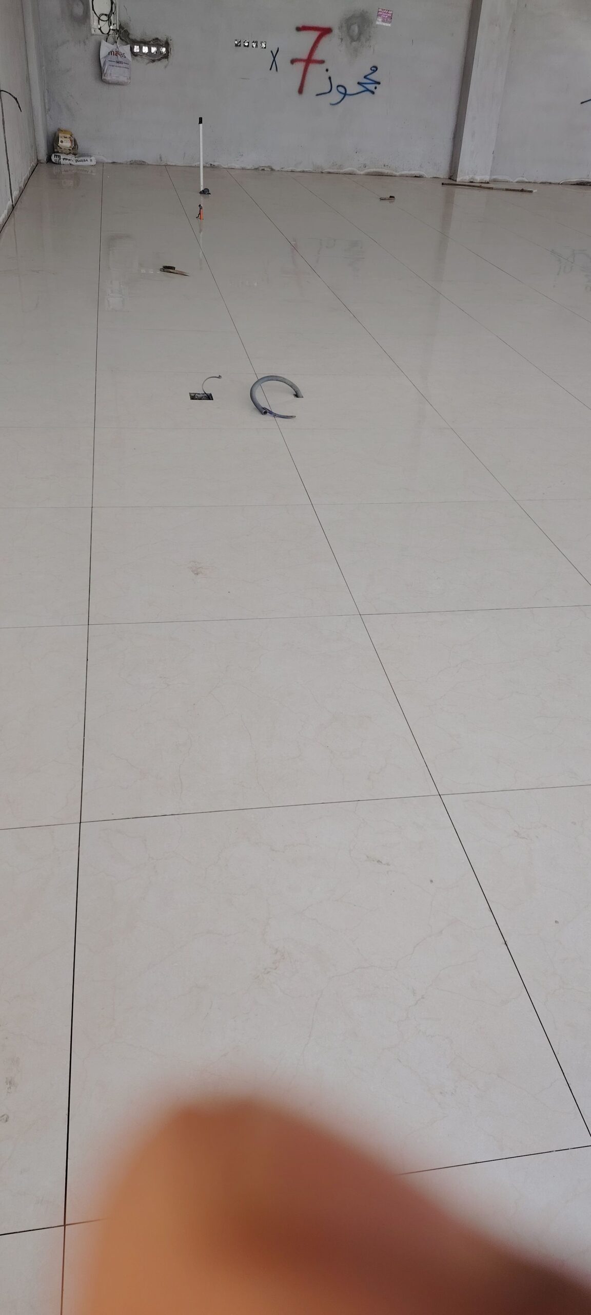 مبلط سيراميك ورخام