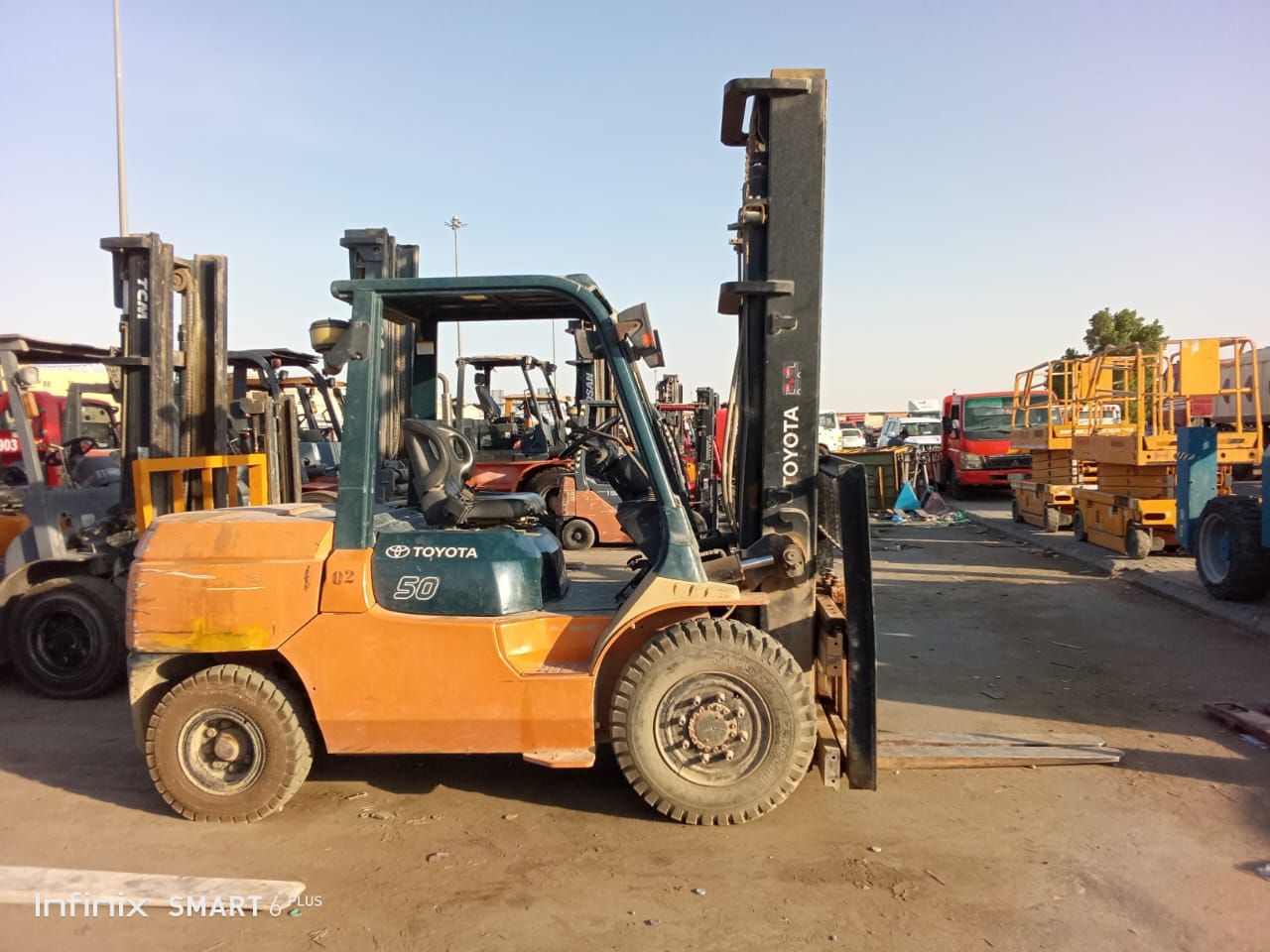 Scissors lift and Forklift سيزر لفت ومان لفت جميع
