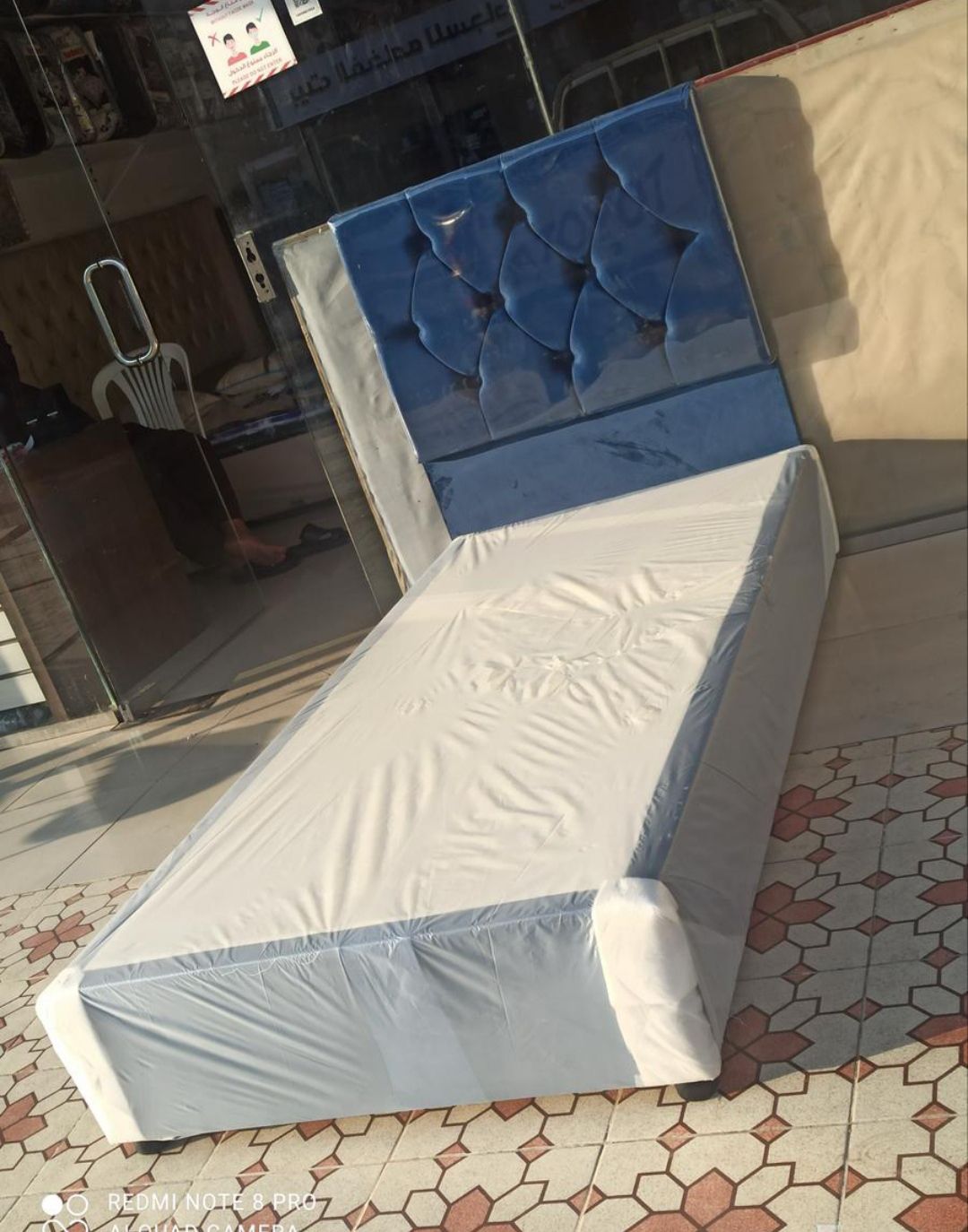 سراير خشب نفر مخمل كامل جديد عليه عرض خاااص