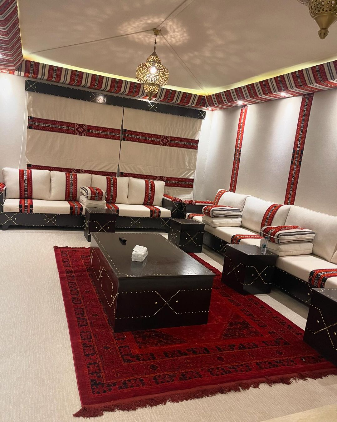 مفروشات قلب الرياض التفصيل انواع الكنب وستائر الوا