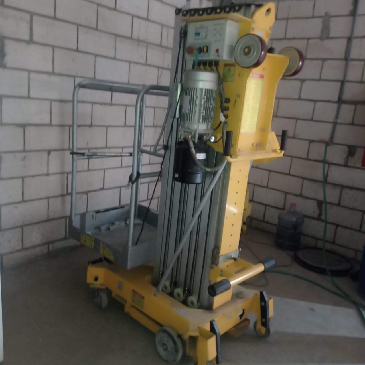 رافعات عماليه مقصيه وتلسكوبيه رافعات شوكيه وكرينات