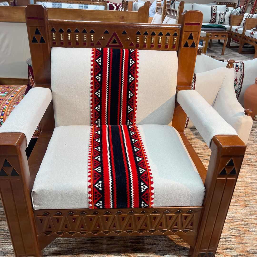 مفروشات قلب الرياض التفصيل انواع الكنب وستائر الوا