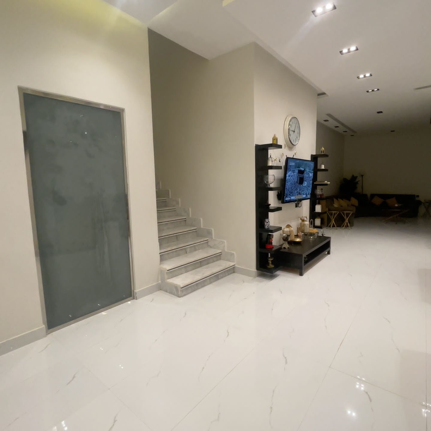 للبيــــــــع فيلا مساحة ٣٧٠ درج داخلي مع شقه حي ا