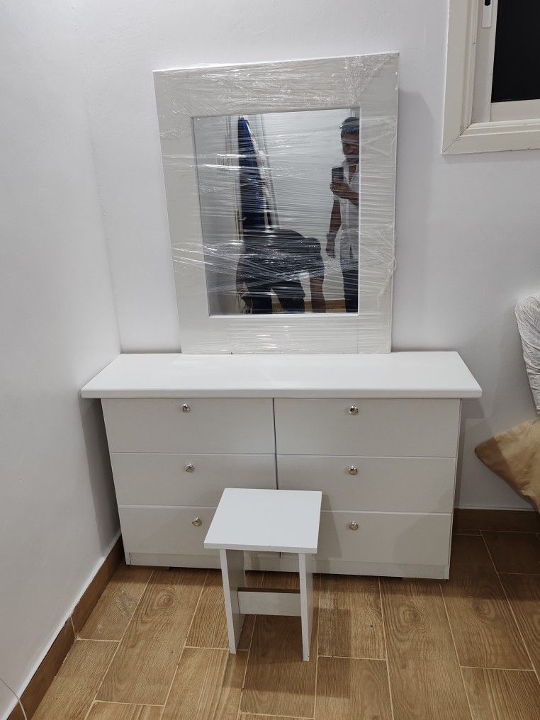 للبيع دولاب جديد خشب الرياض