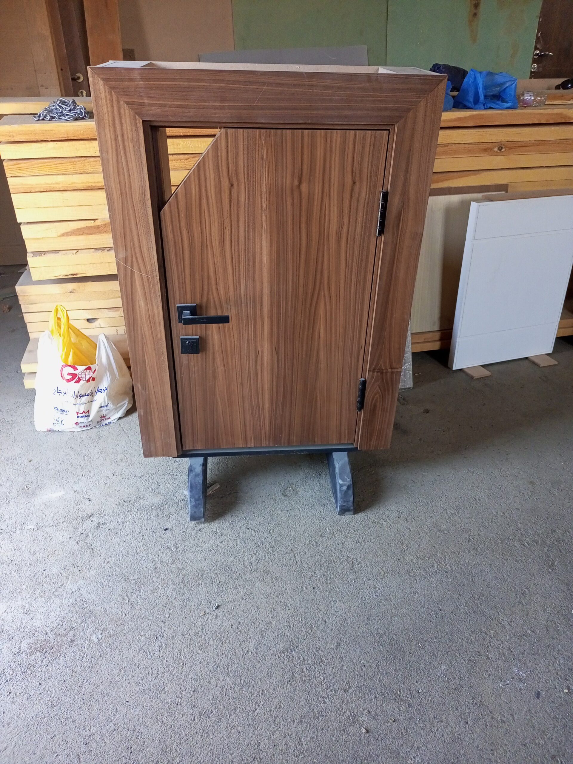 فني سوري تصليح شبابيك الشتر الامنيوم يدوي وكهرباء