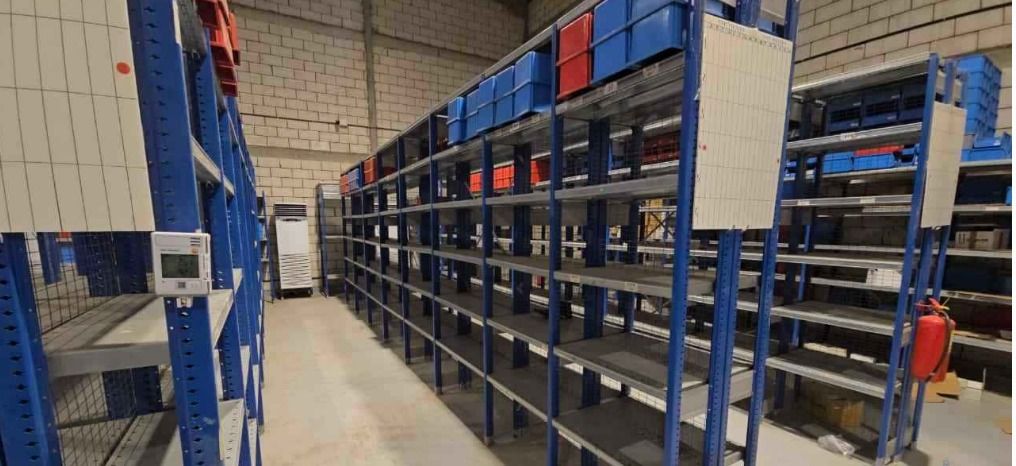 رفوف مستودعات رفوف تخزين منزليه رفوف محلات رفوف بق