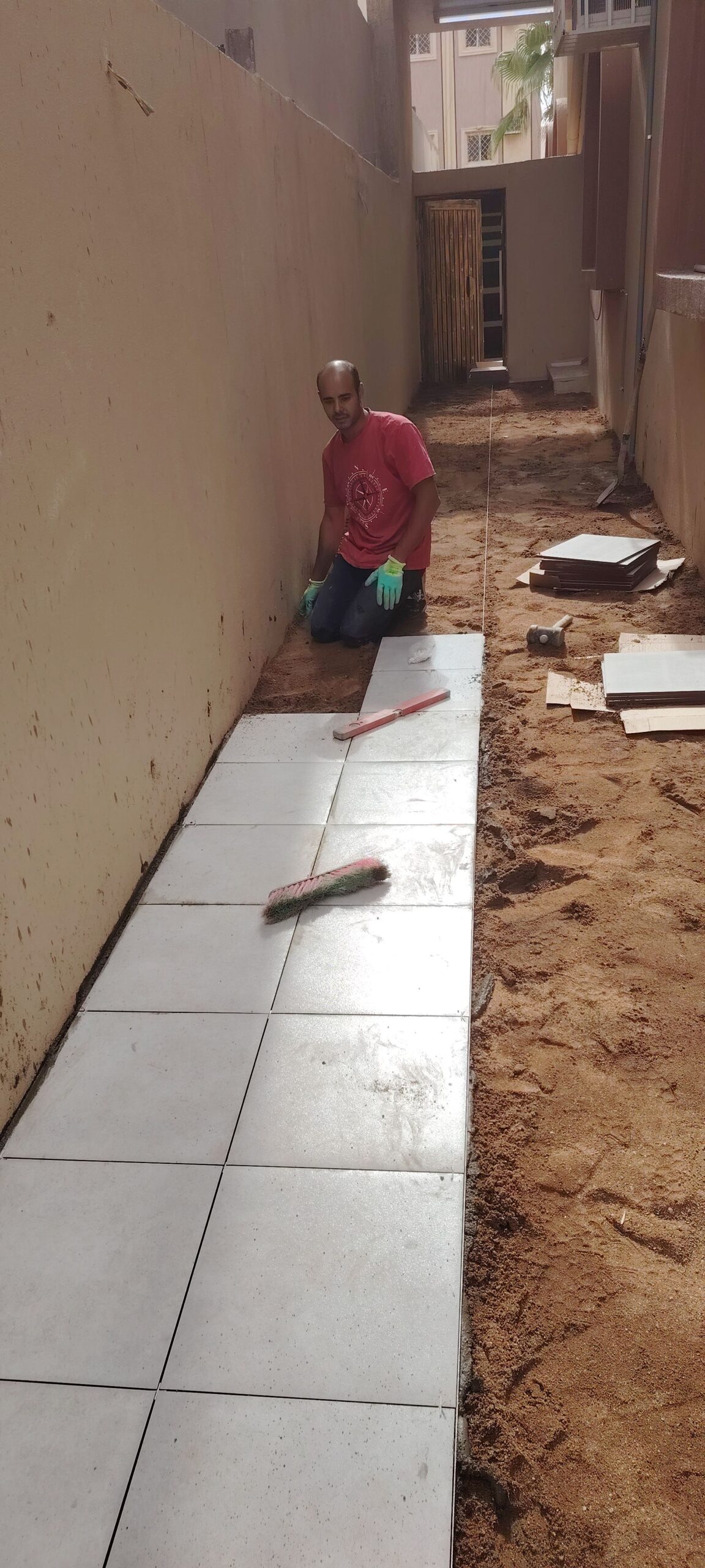 مبلط سيراميك ورخام