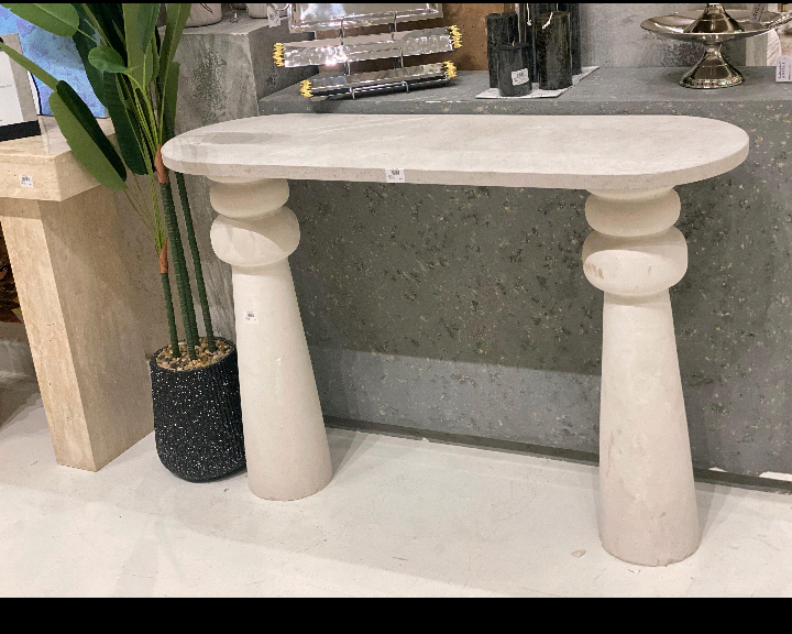 طاولة حجر طبيعي