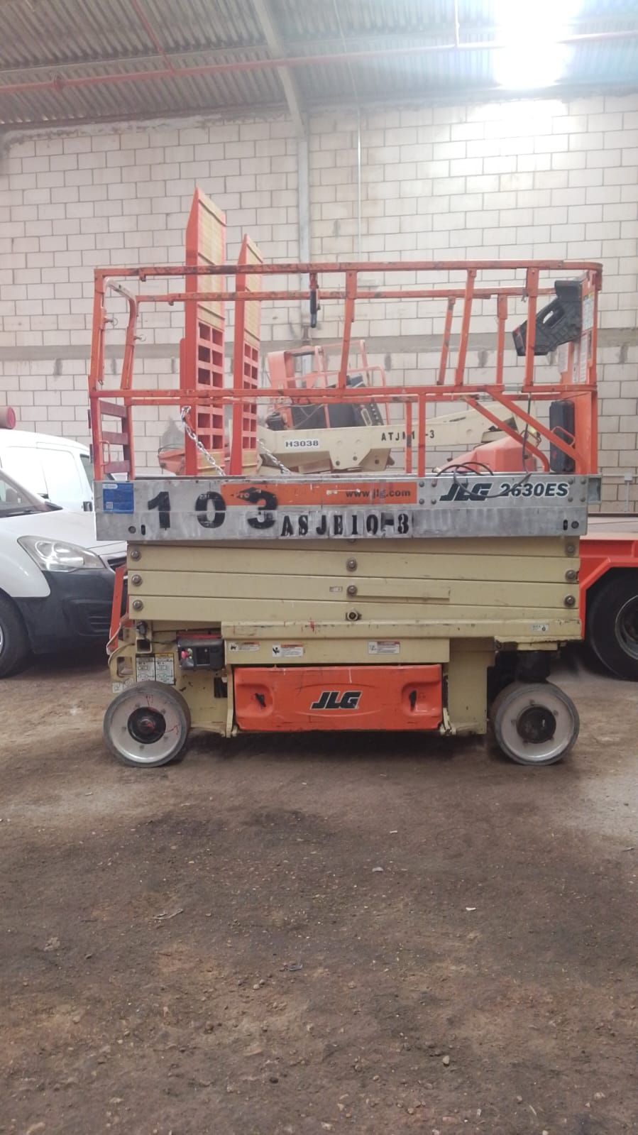 رافعات عماليه مقصيه وتلسكوبيه