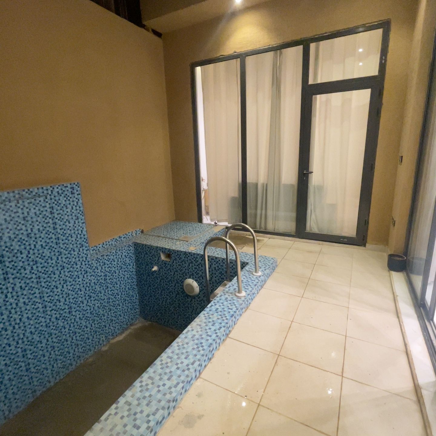 للبيــــــــع فيلا مساحة ٣٧٠ درج داخلي مع شقه حي ا