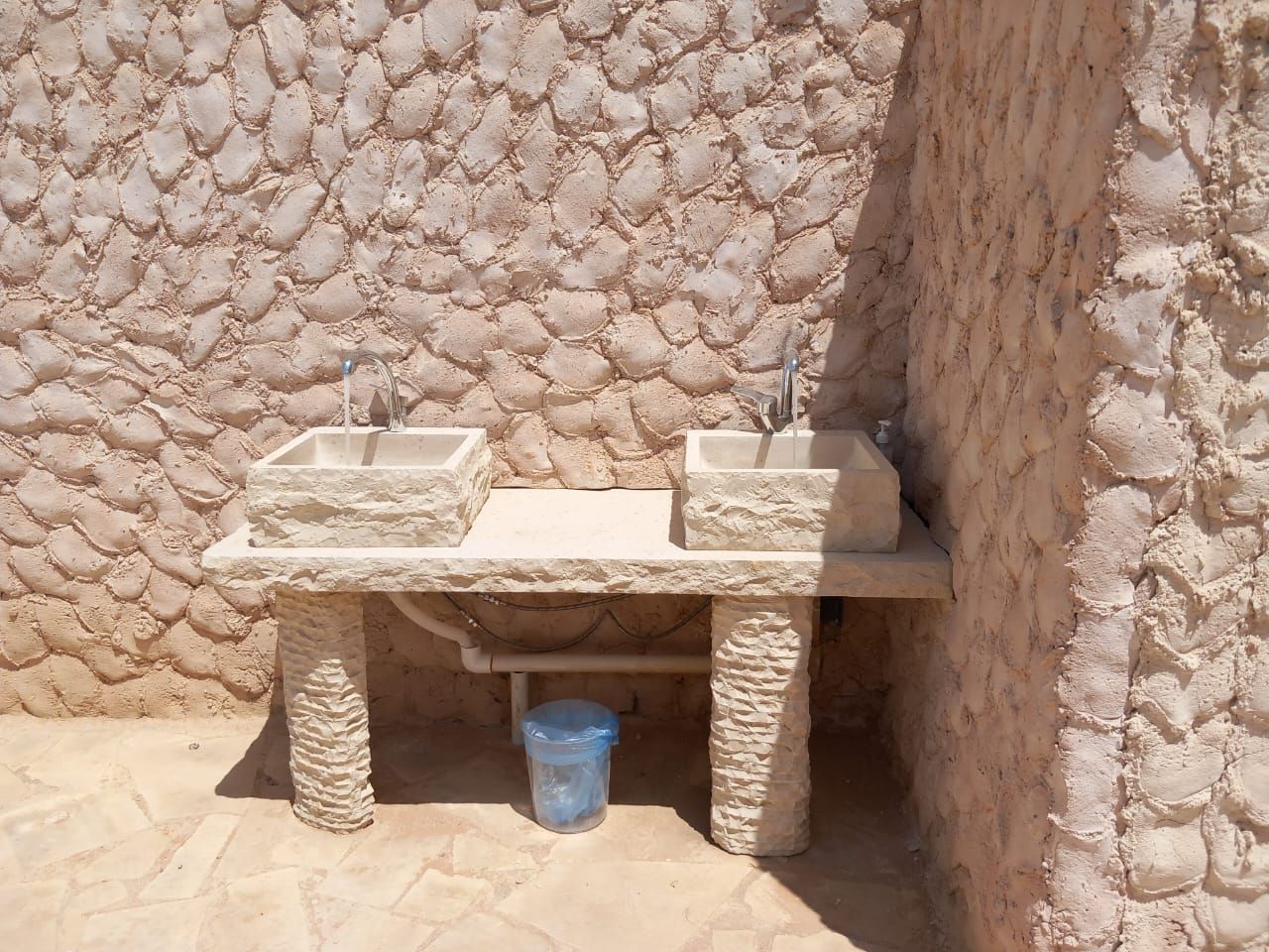 مغاسل حجر طبيعي