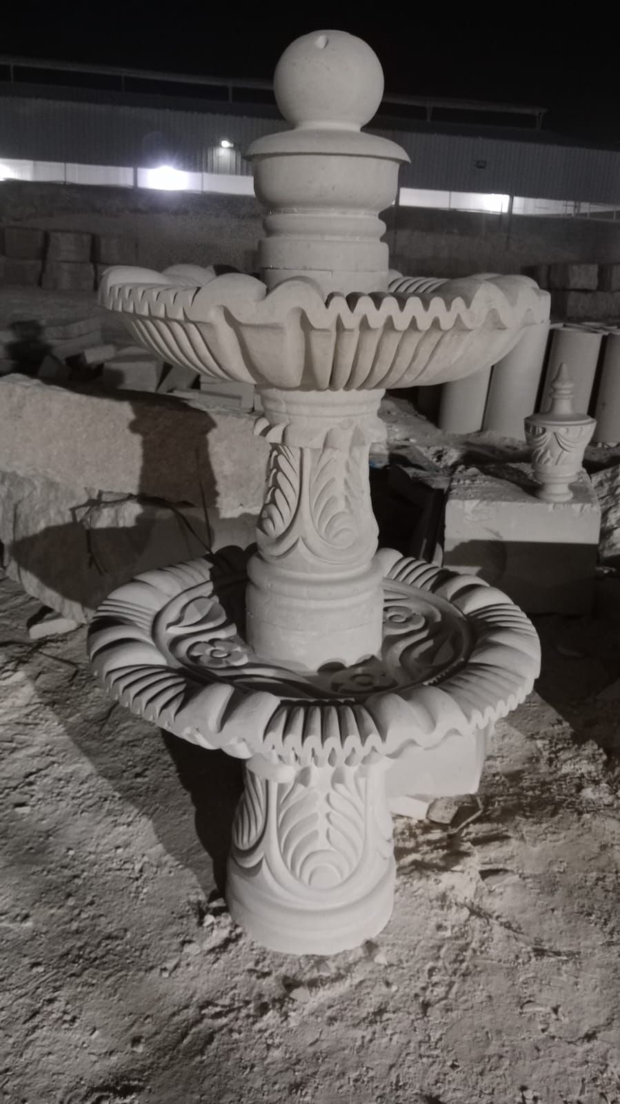 نافورة للبيع من حجر طبيعي منحوتة يدويا