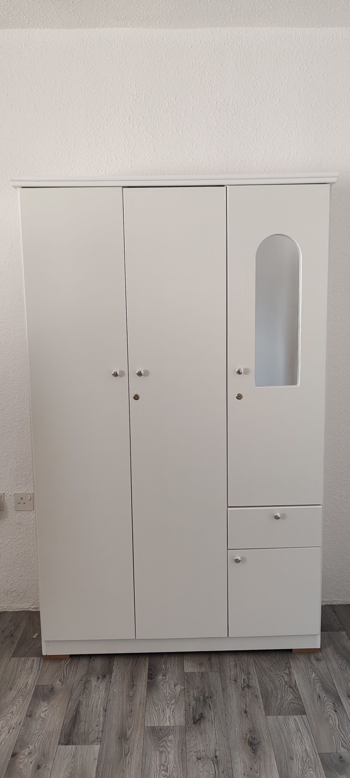 للبيع دولاب جديد خشب الرياض