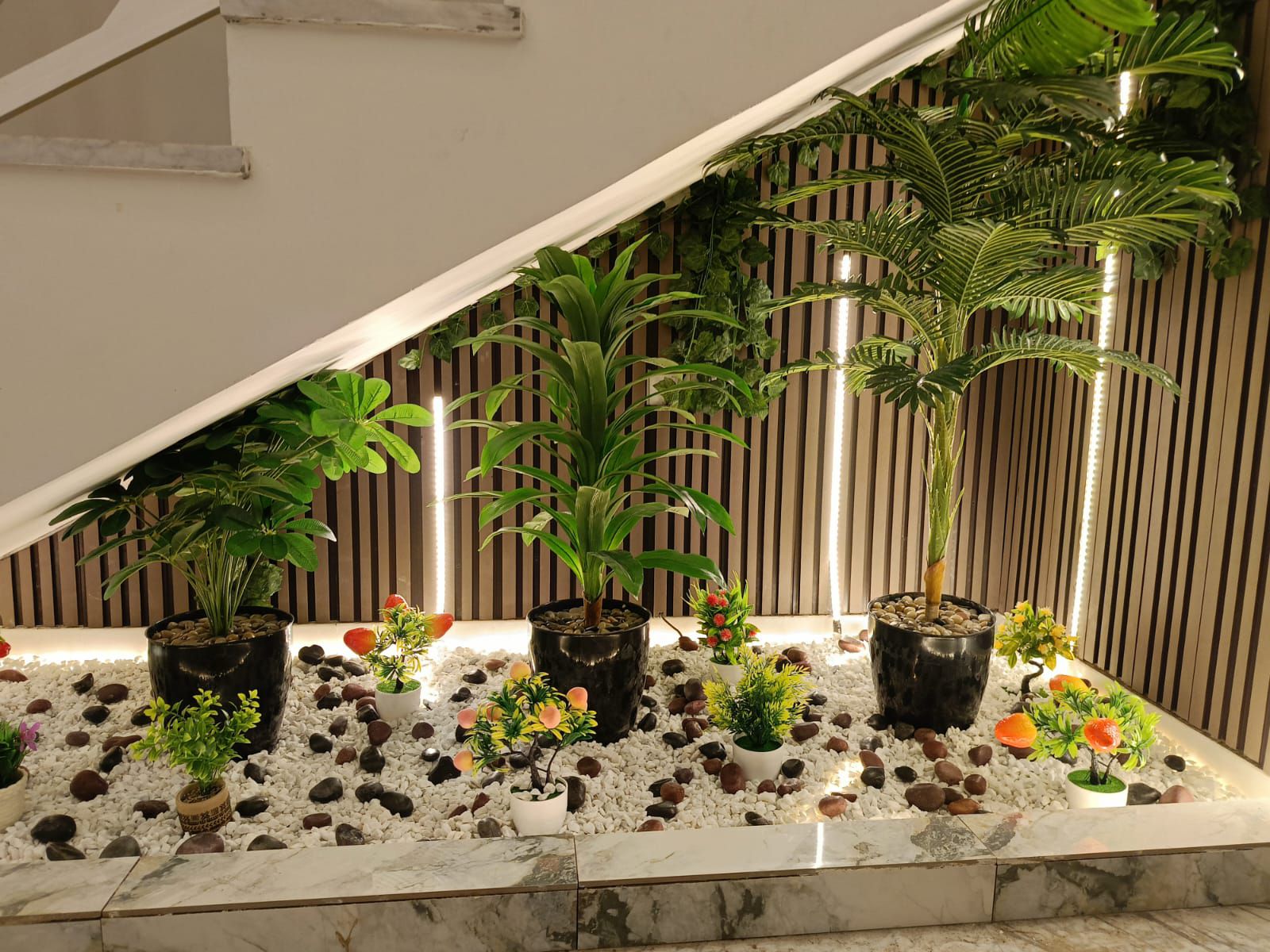 عشب صناعي وباركيه جدارى وارضيات