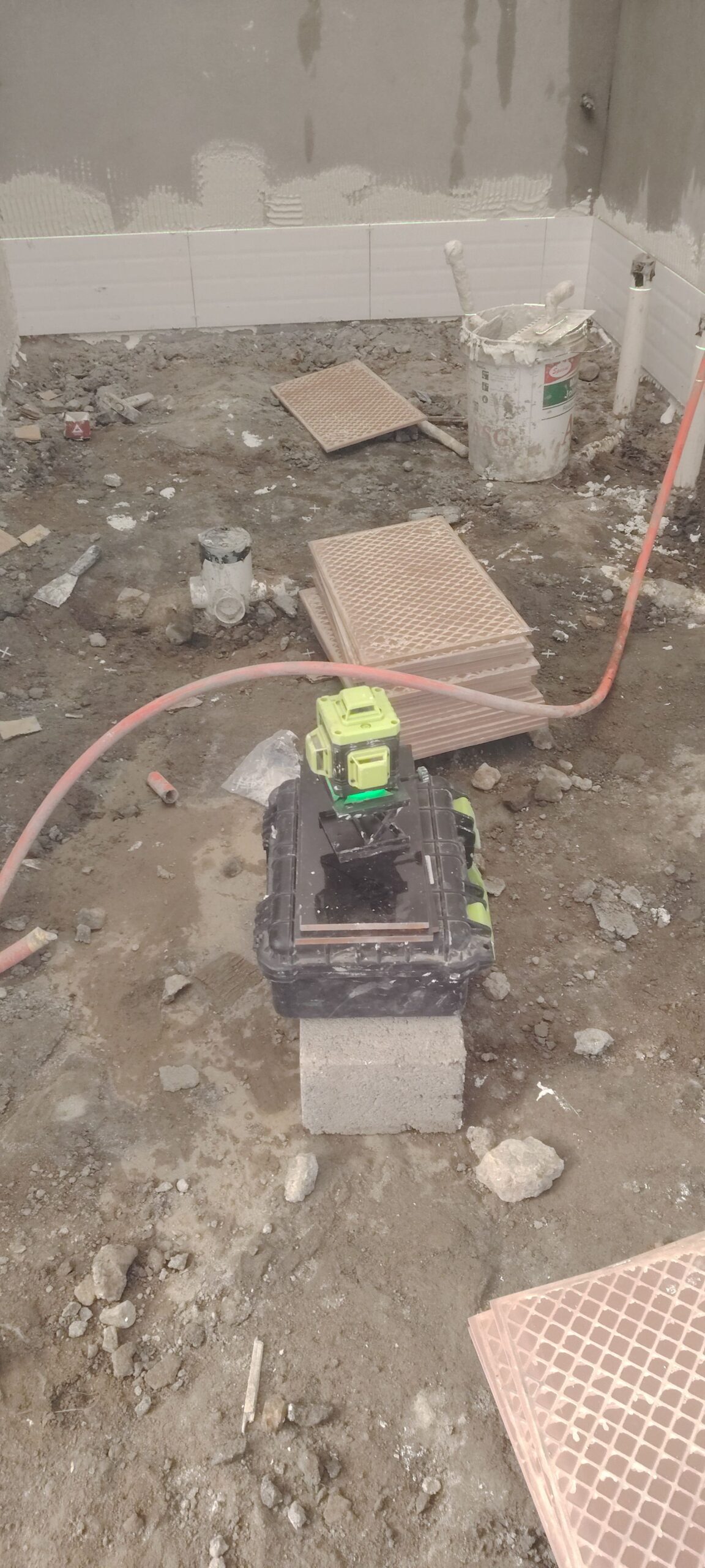 مبلط سيراميك ورخام