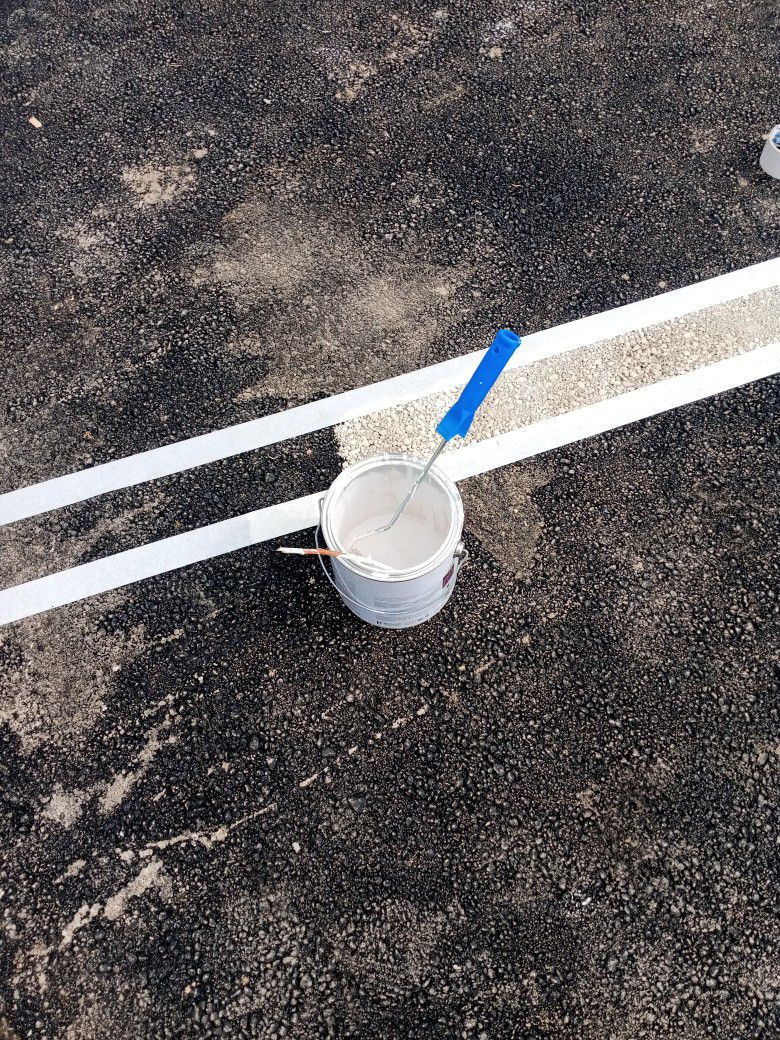 متخصصون في تنفيذ اعمال اسفلت طريق شوارع مواقف