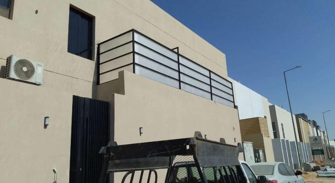 مضلات وسواتر وجلسات وهناجر مستودعات ساندويش بانل و