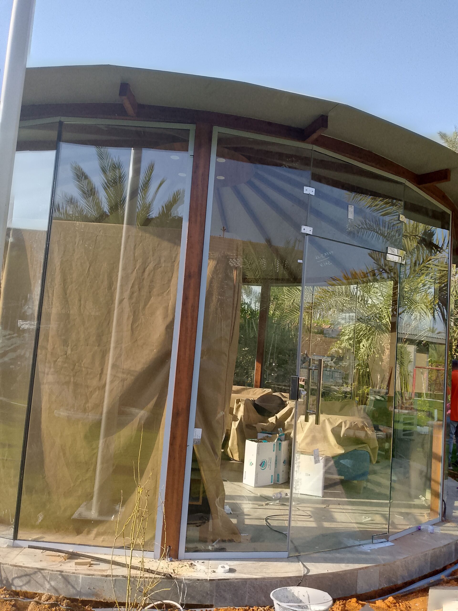 زجاج سكريت تركيب وتوريد وصيانه