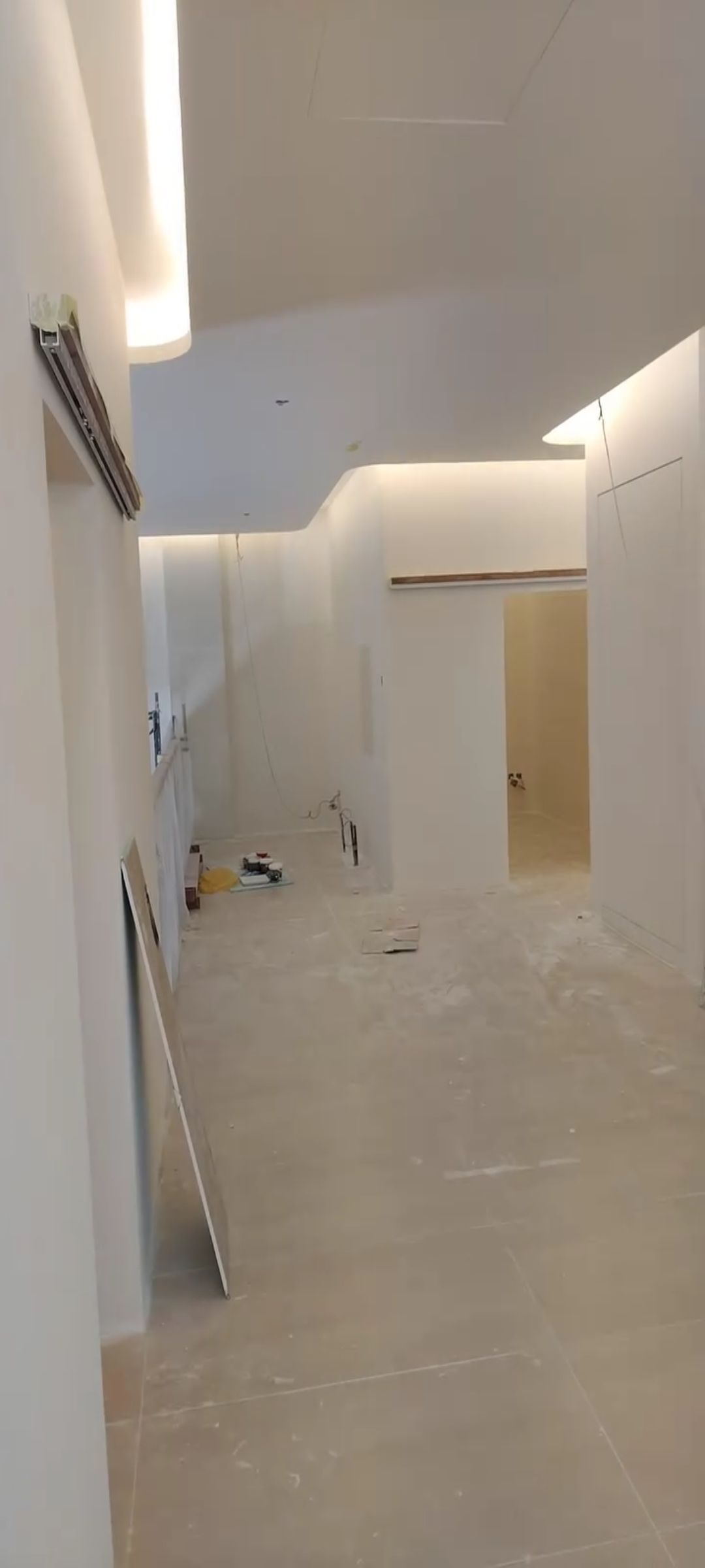 معلم دهانات وديكورات متمكن اتقان بالعمل ودقة بالمو