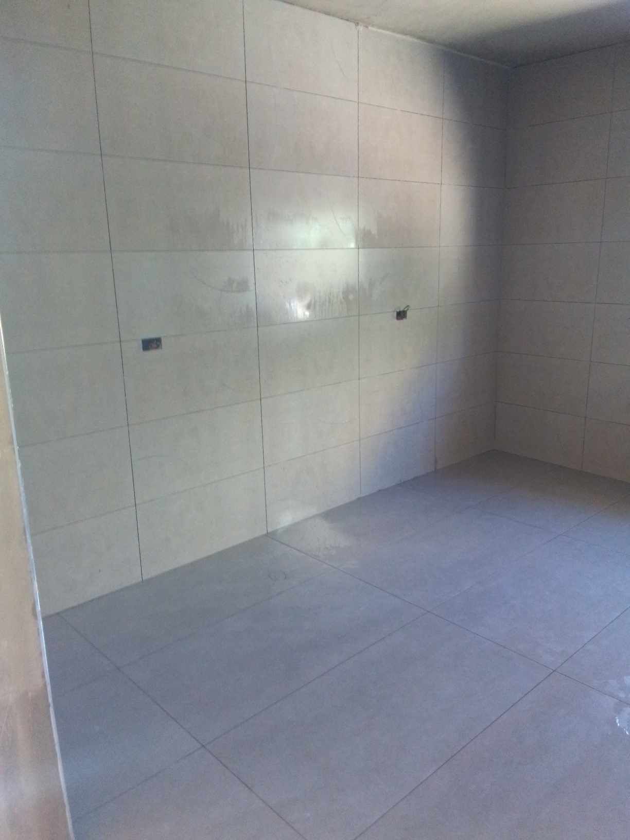 معلم بلاط وجميع انواع السيراميك والبورسلين والبرقي