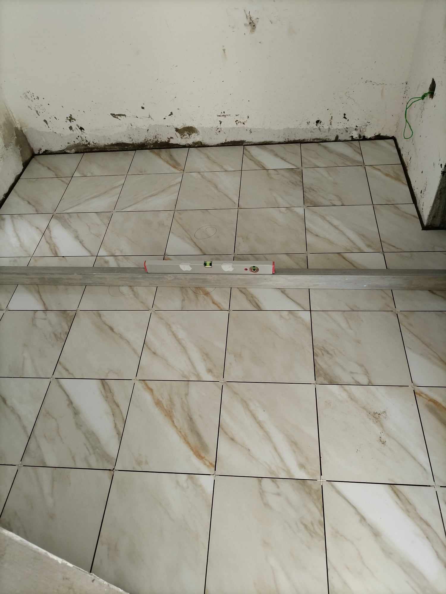 مبلط سيراميك