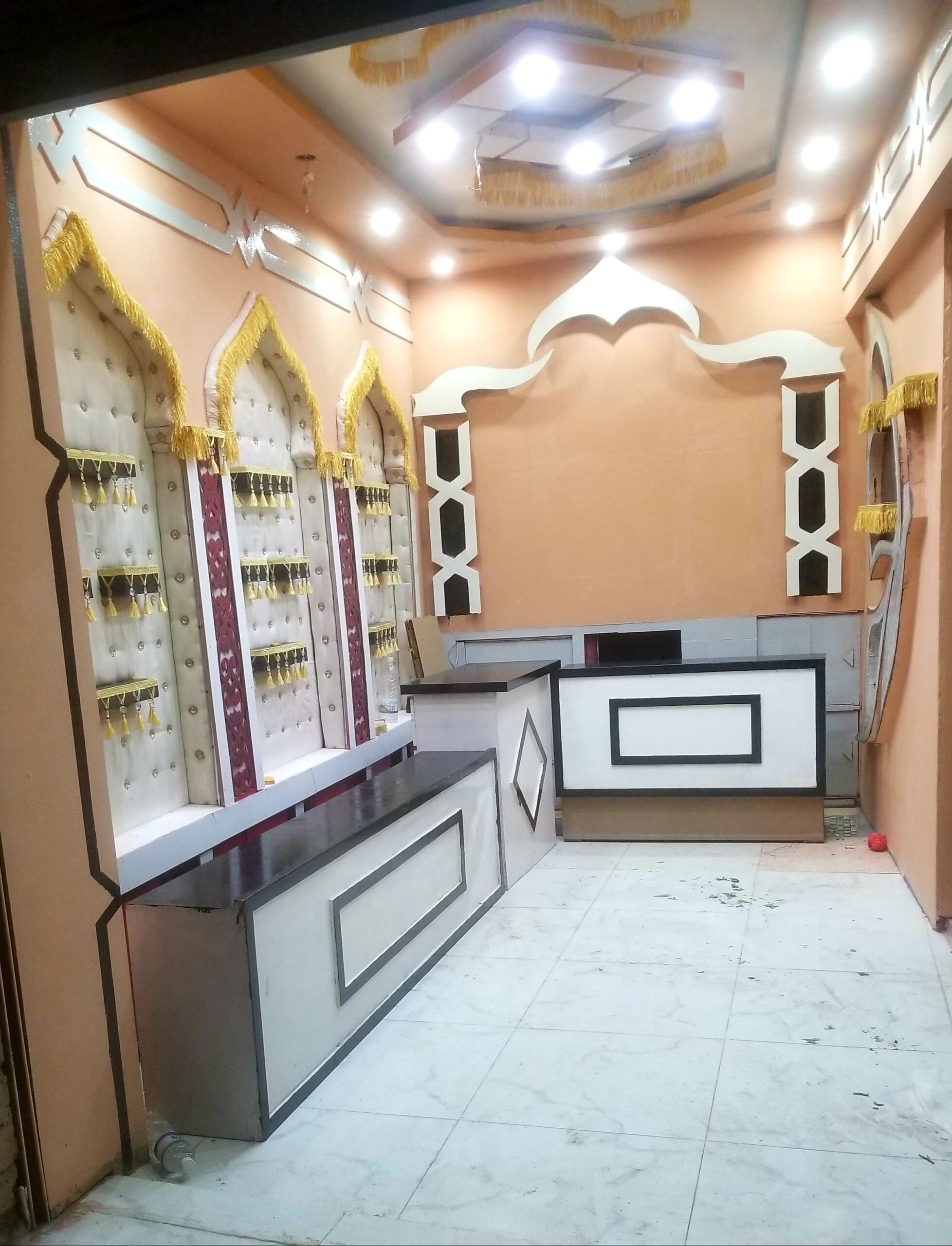 معلم في مجال الديكوارات (جبس+جبس بورد+بديل الجبس)ج