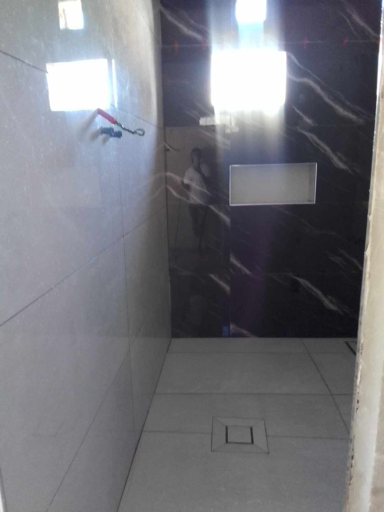 معلم بلاط وجميع انواع السيراميك والبورسلين والبرقي