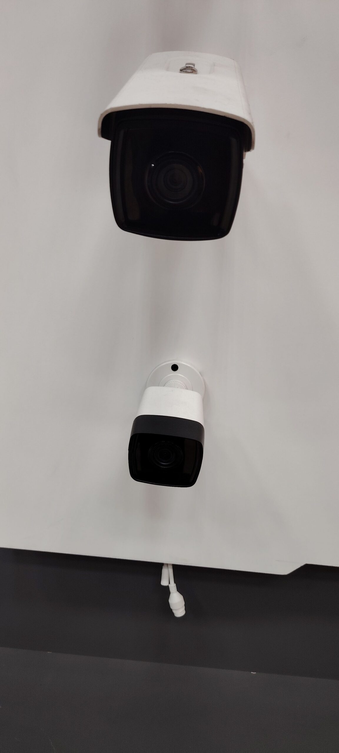 فني صيانه تركيب كاميرات المراقبة