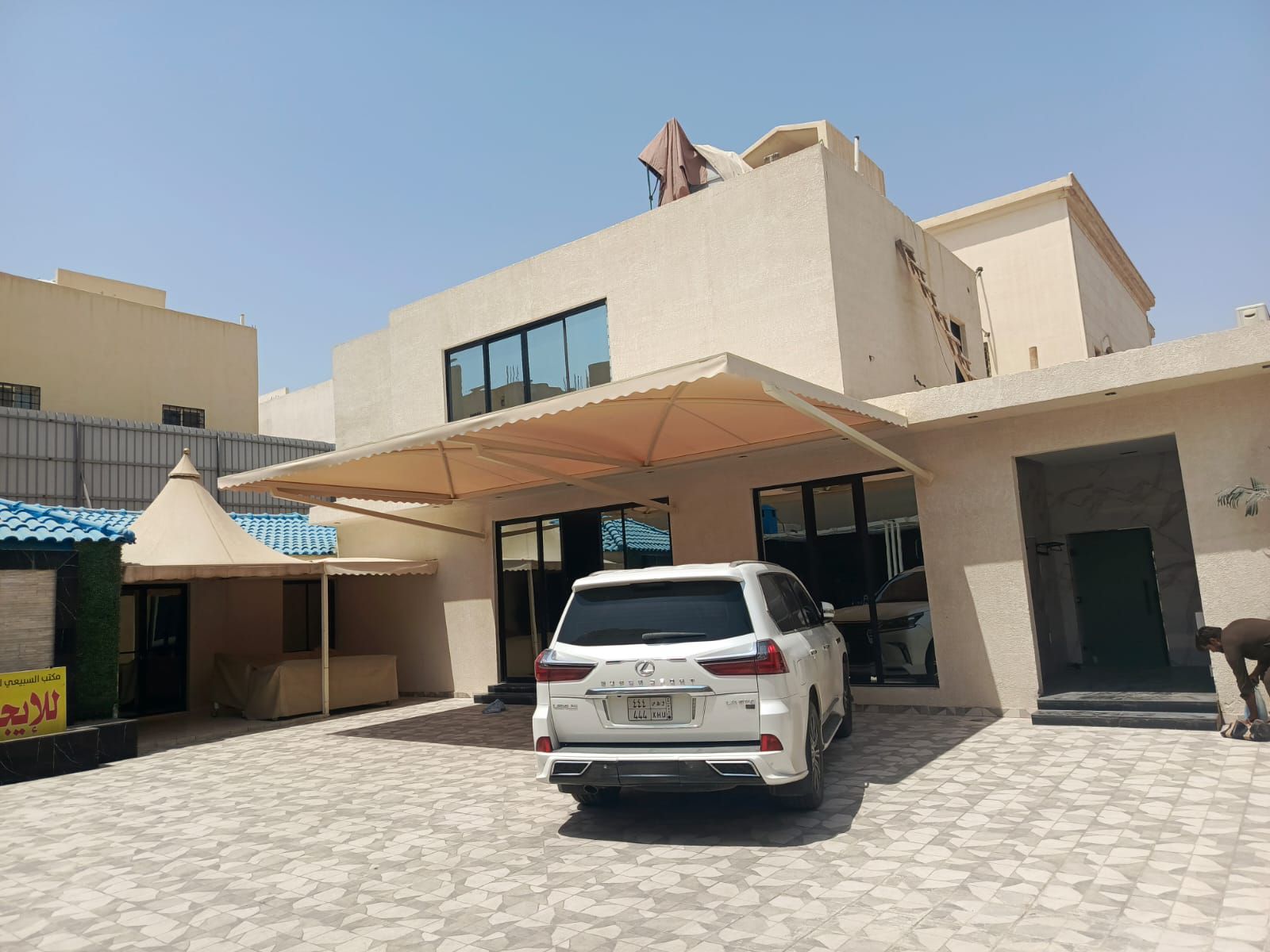 مضلات وسواتر وجلسات وهناجر مستودعات ساندويش بانل و