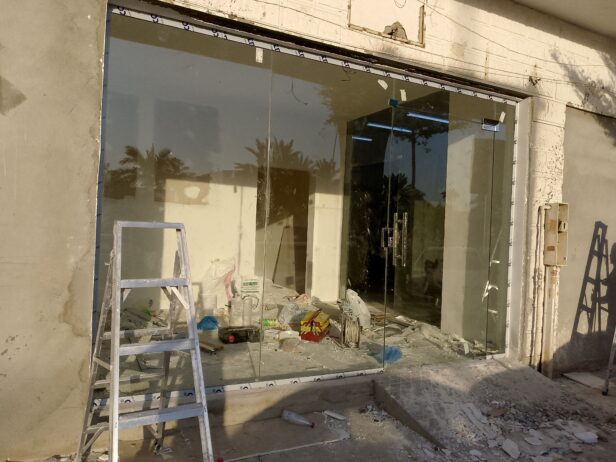 زجاج سكريت تركيب وتوريد وصيانه