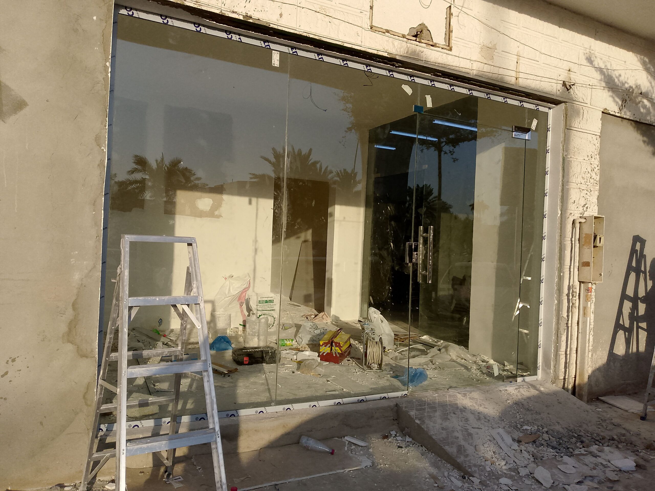 زجاج سكريت تركيب وتوريد وصيانه