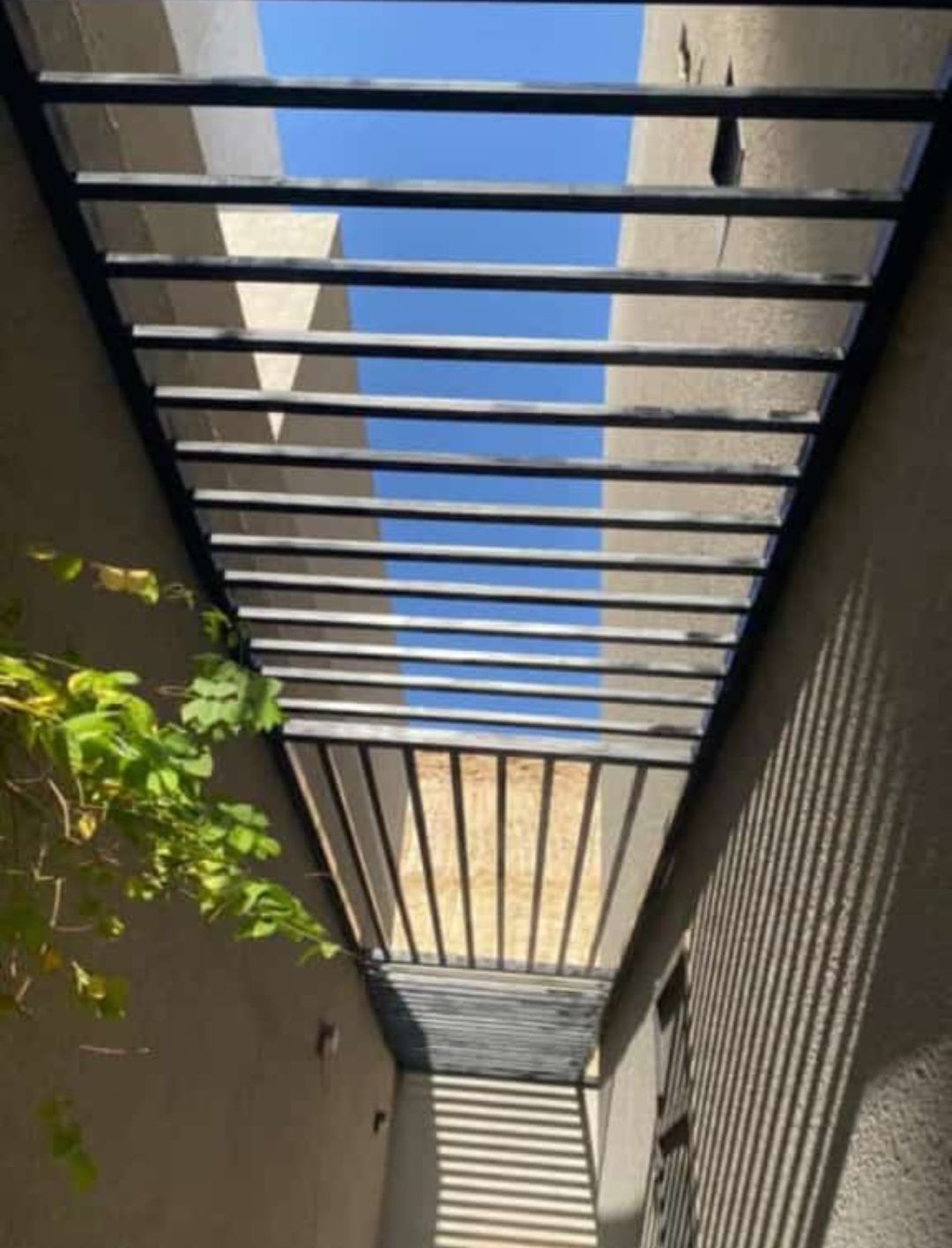 مضلات وسواتر وجلسات وهناجر مستودعات ساندويش بانل و