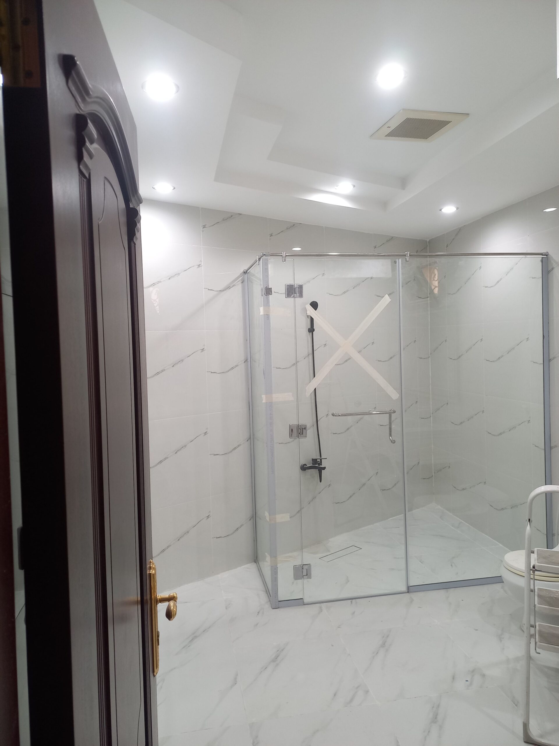 توريد وتركيب زجاج سكريت