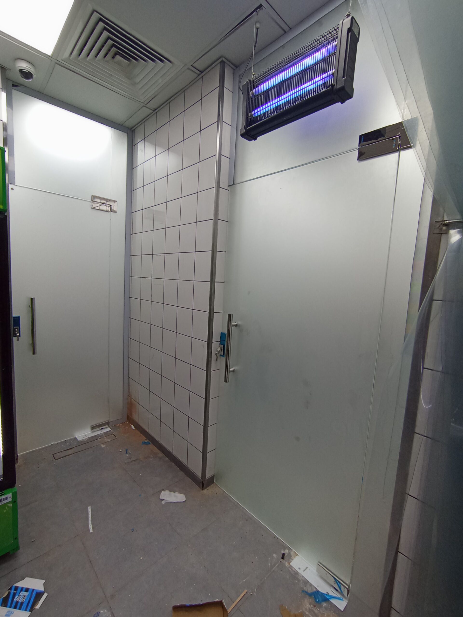 زجاج سكريت تركيب ابواب وصيانه فورية 0535308137