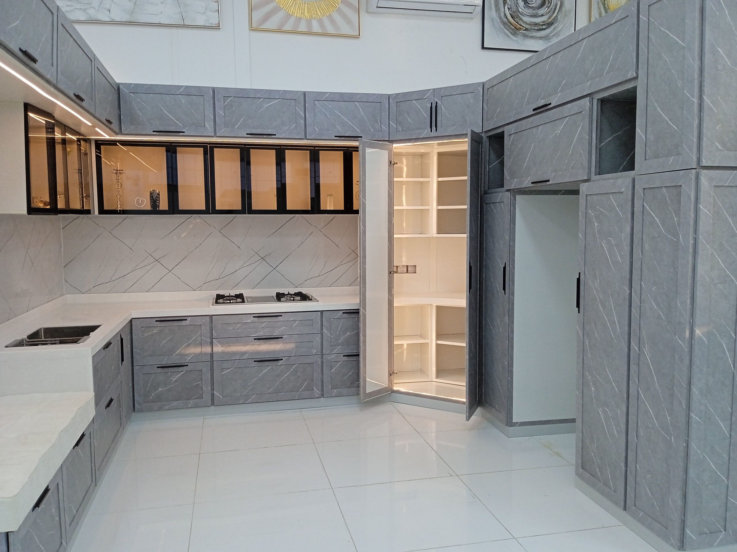 المستقبل لأعمال الالمنيوم والزجاج والنجاره