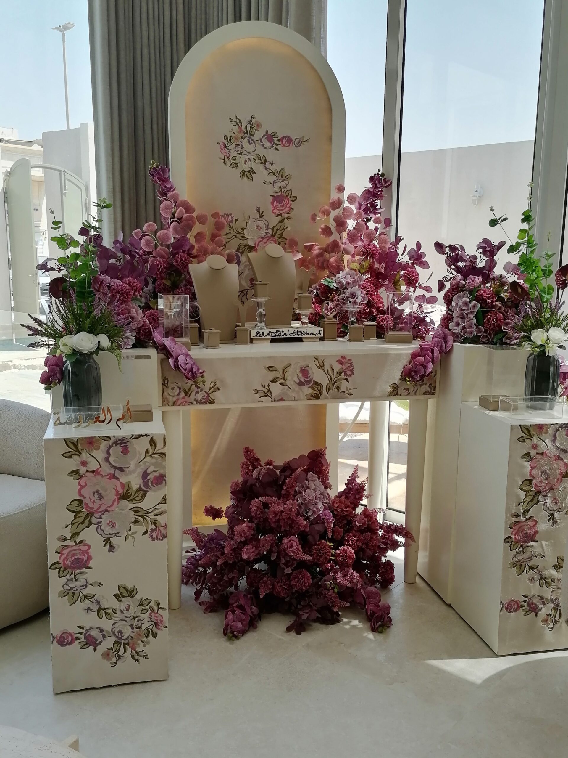 تاجير كراسي وطاولات وسماعات وزل ومكيفات وجلسات شعب