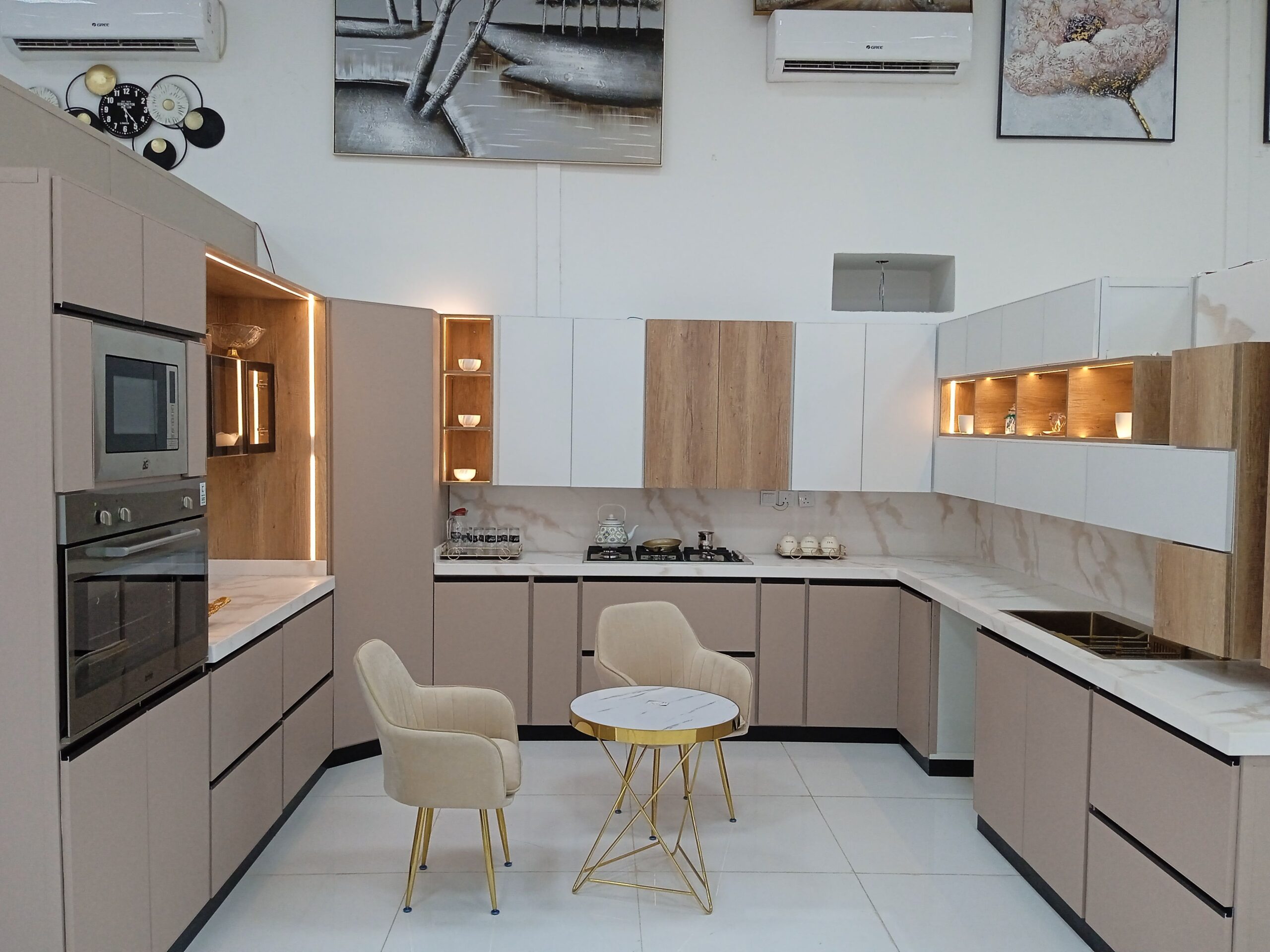 المستقبل لأعمال الالمنيوم والزجاج والنجاره