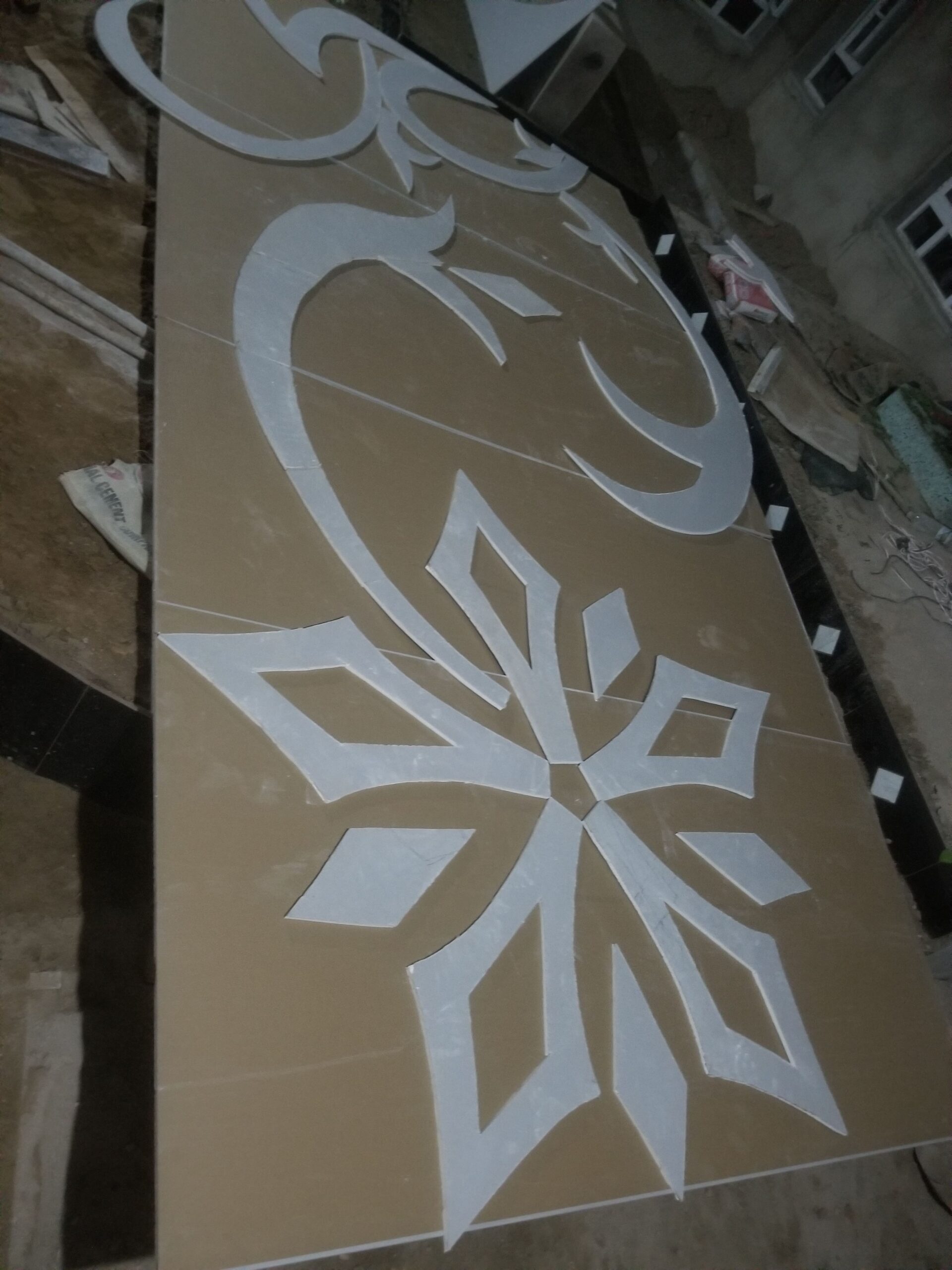 معلم في مجال الديكوارات (جبس+جبس بورد+بديل الجبس)ج