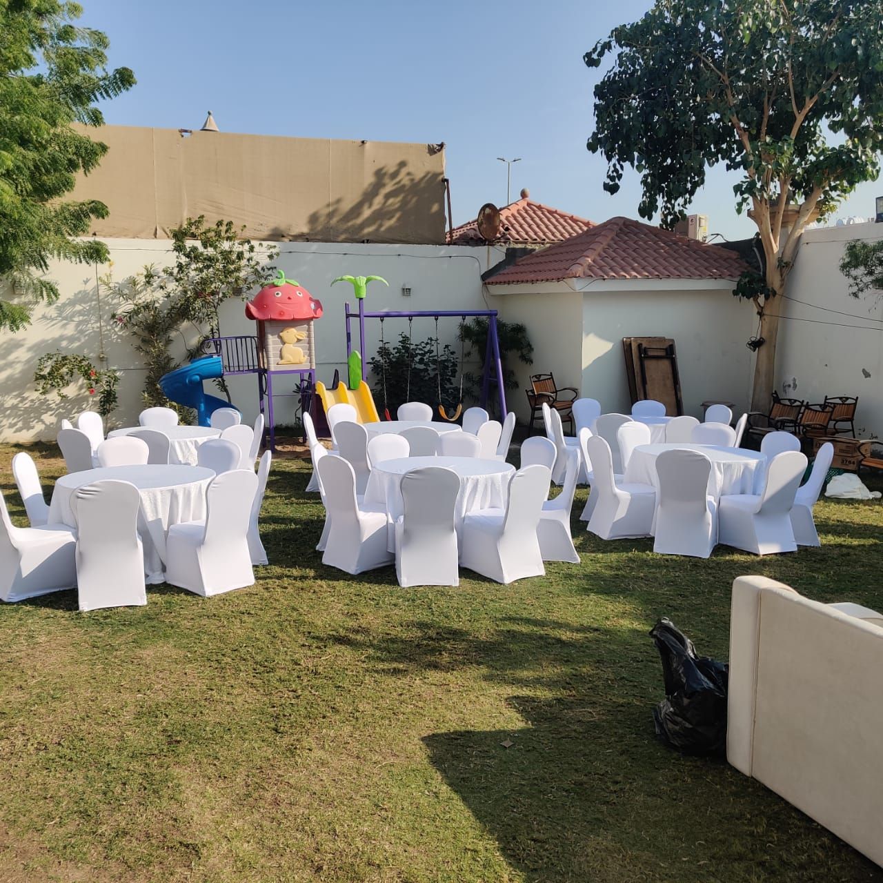 تاجير كراسي وطاولات وسماعات وزل ومكيفات وجلسات شعب