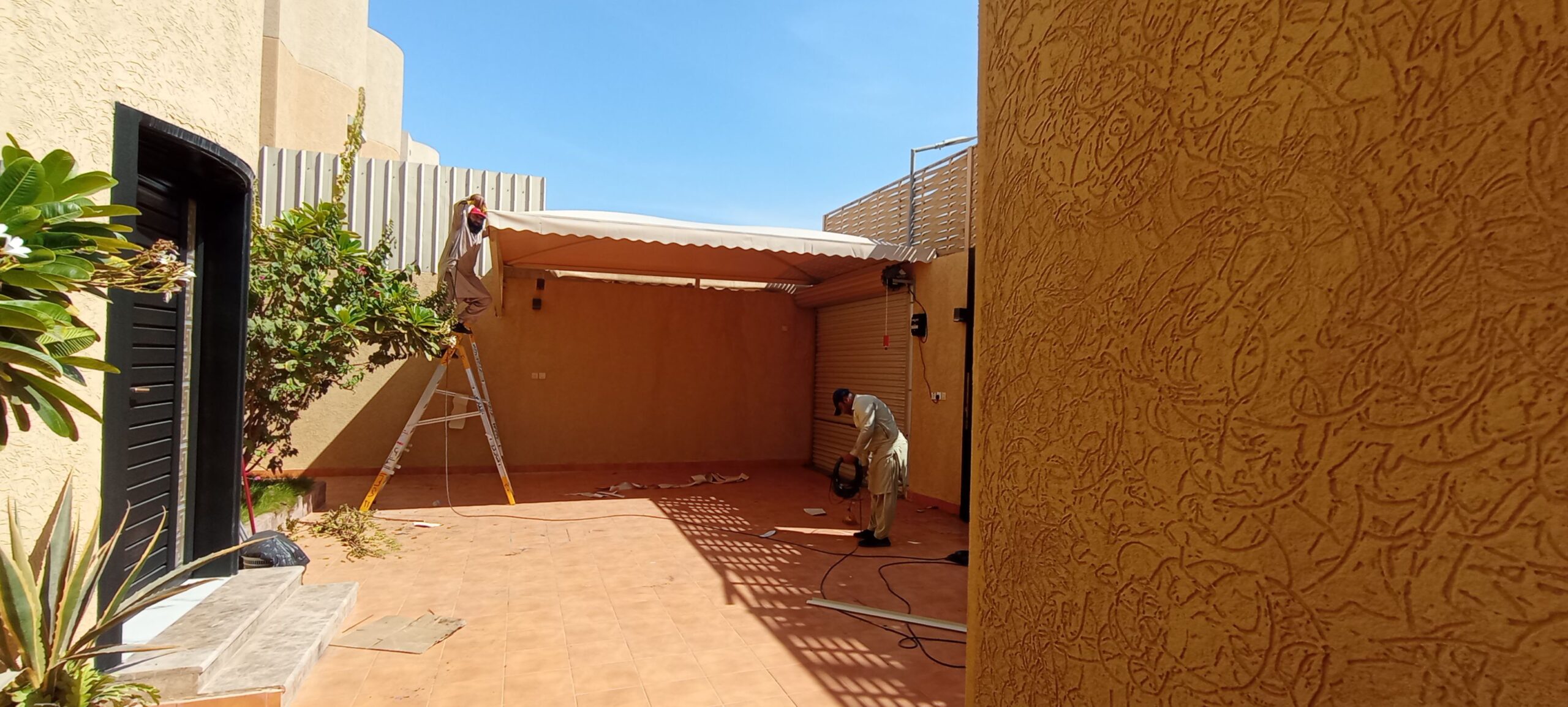 مضلات وسواتر وجلسات وهناجر مستودعات ساندويش بانل و