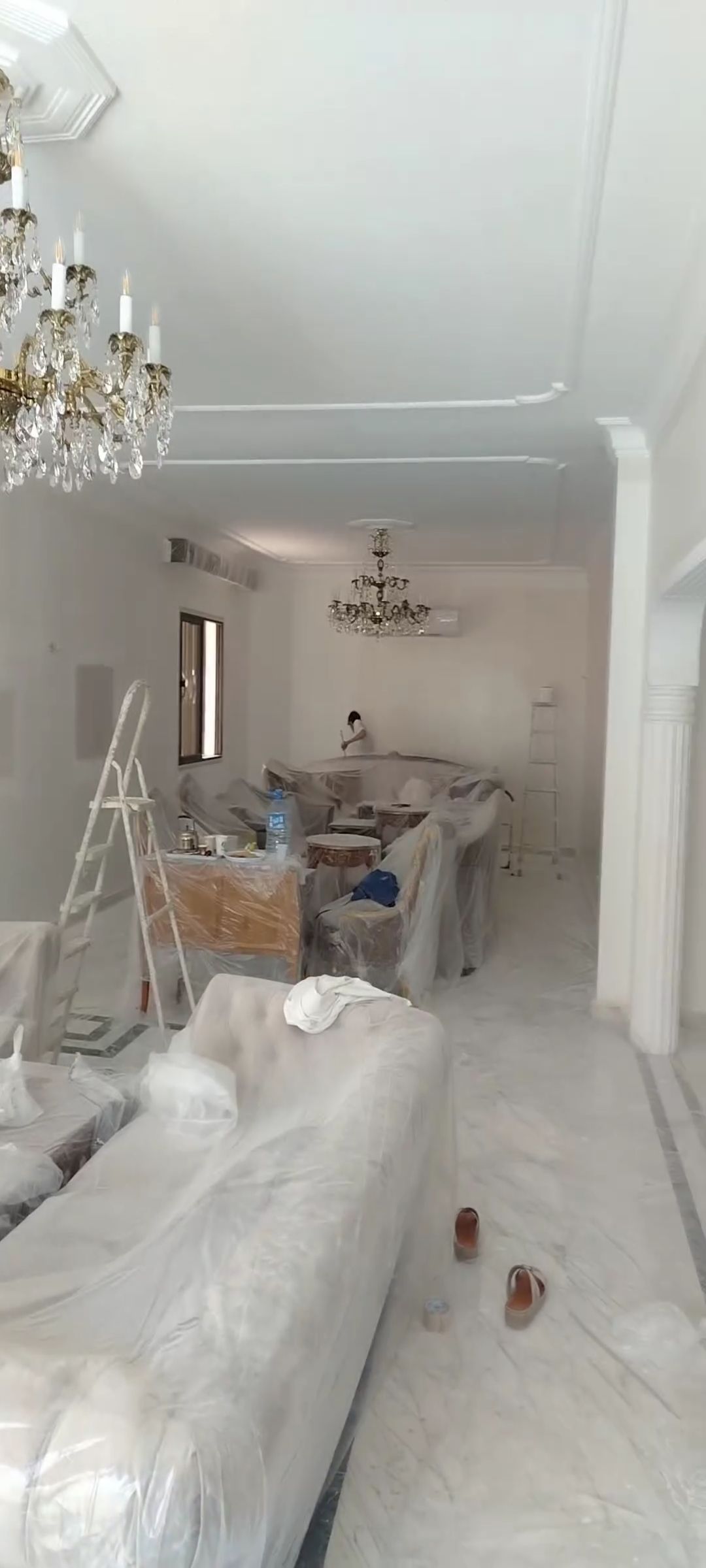 معلم دهانات وديكورات متمكن اتقان بالعمل ودقة بالمو