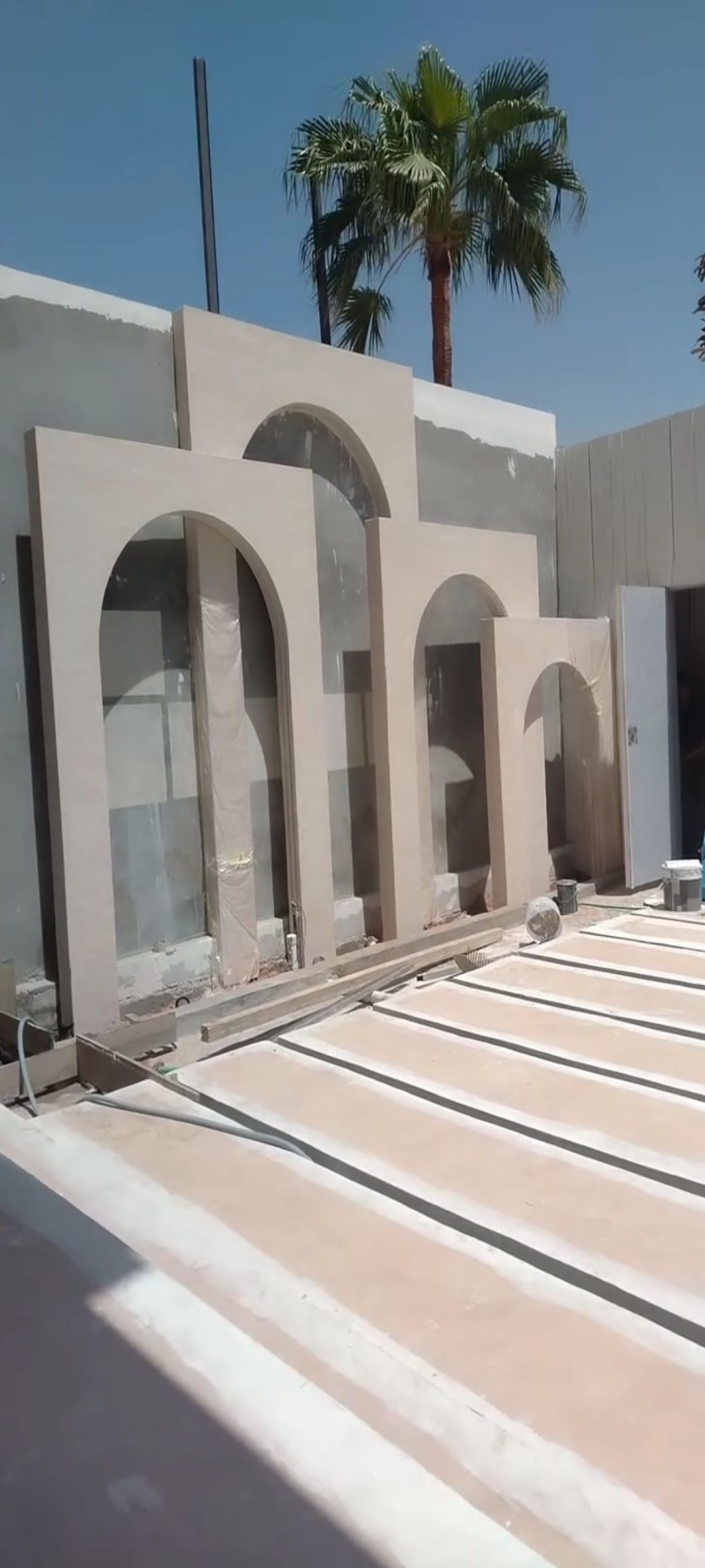 معلم دهانات وديكورات متمكن اتقان بالعمل ودقة بالمو