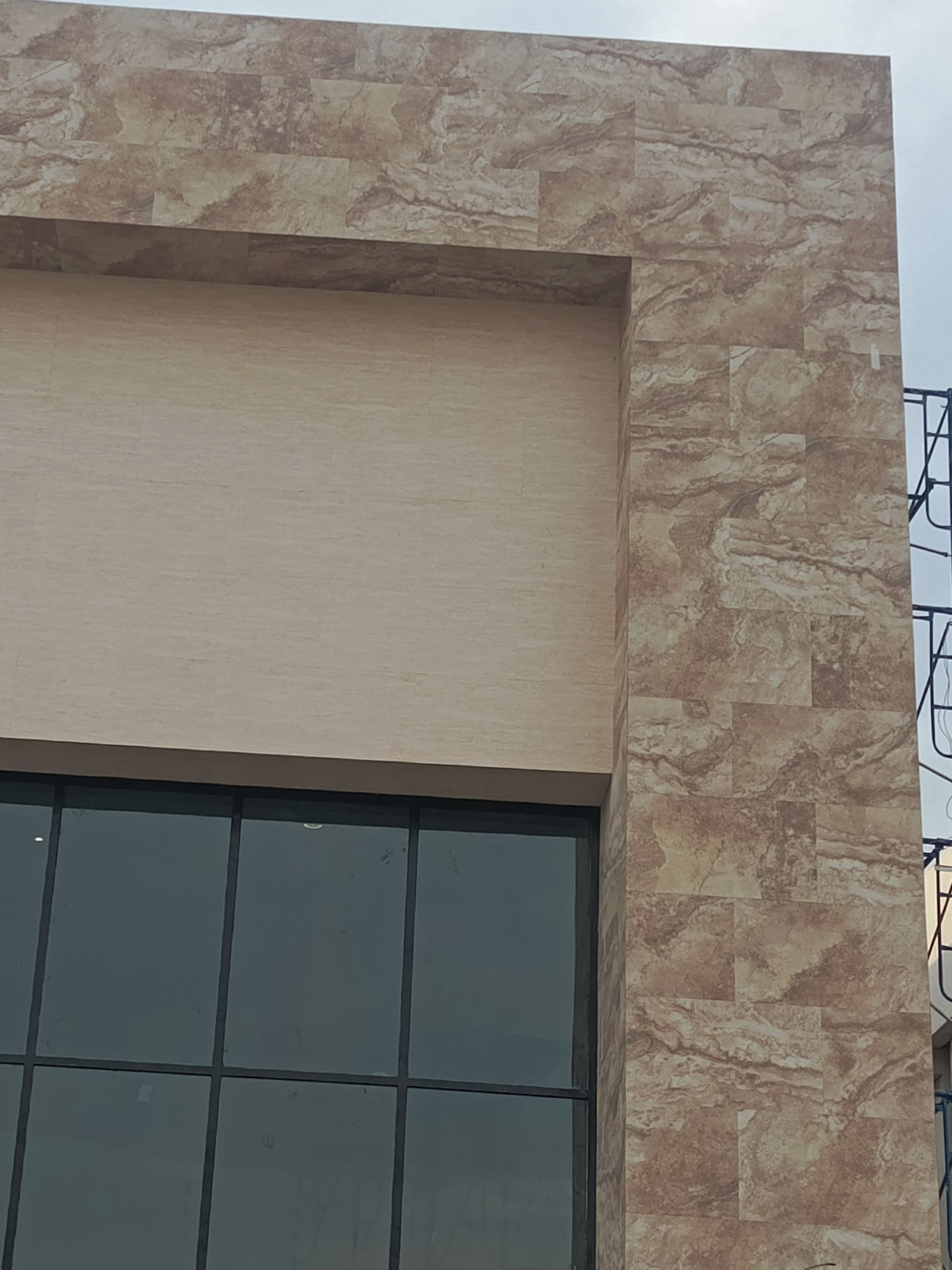 معلم تركيب صفائح حجري صفائح طيني داخلي او خارجي في