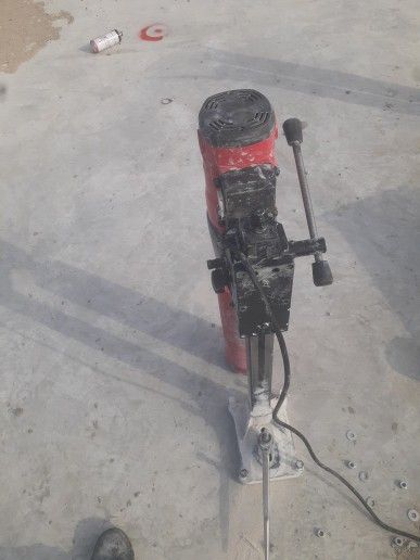 اعمال فتحات الكور والتهوية وقص الخرسانه