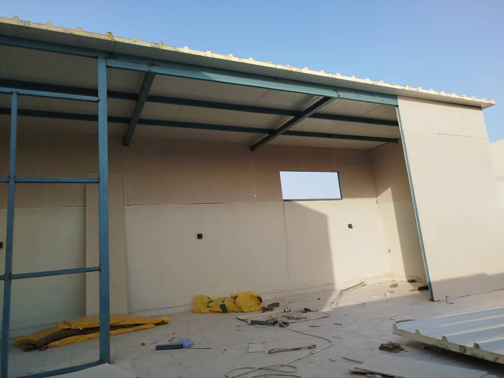 مضلات وسواتر وجلسات وهناجر مستودعات ساندويش بانل و