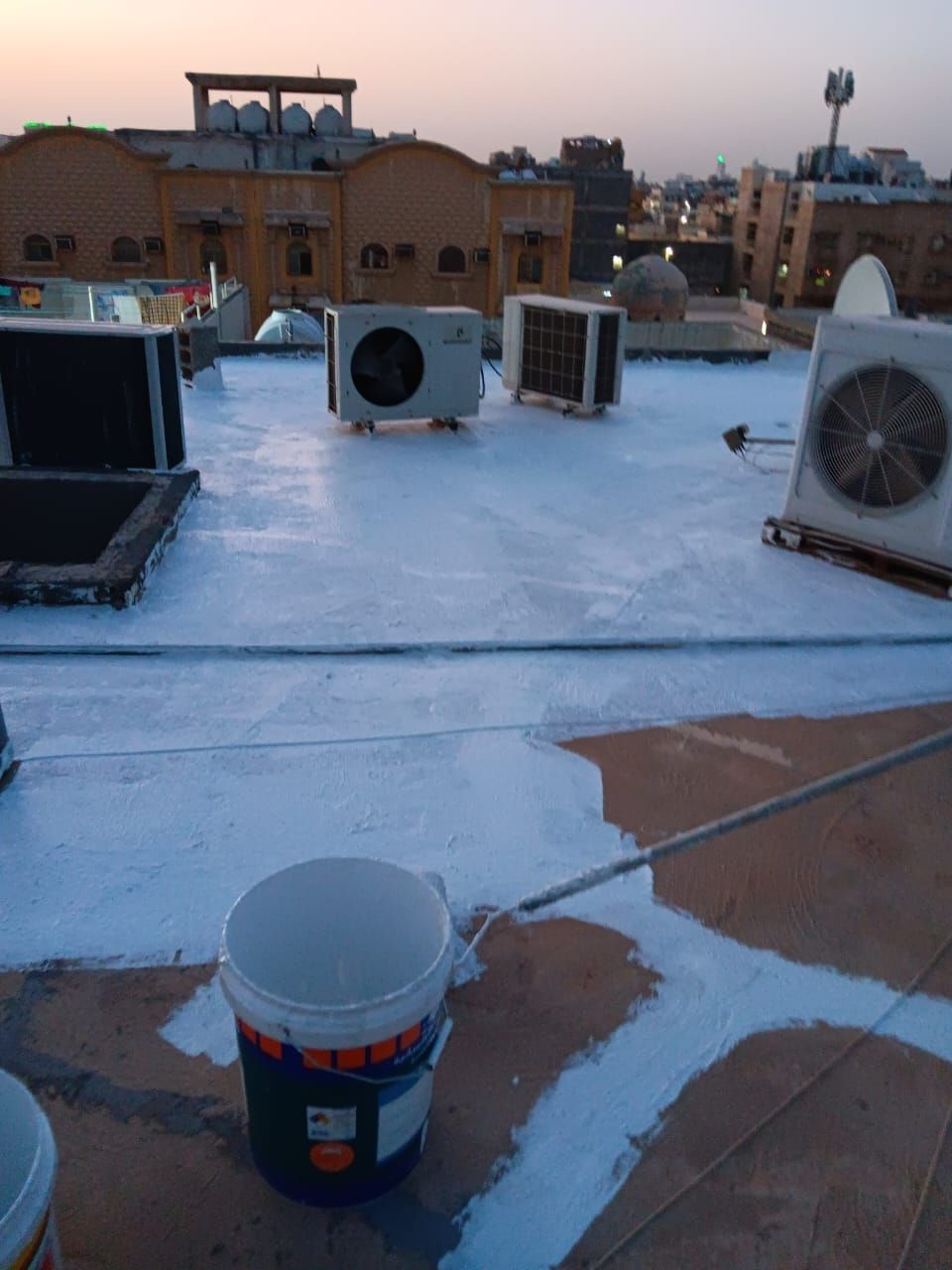 تركيب عوازل اسطح مانعه لتسرب المياه واحافضه من الت