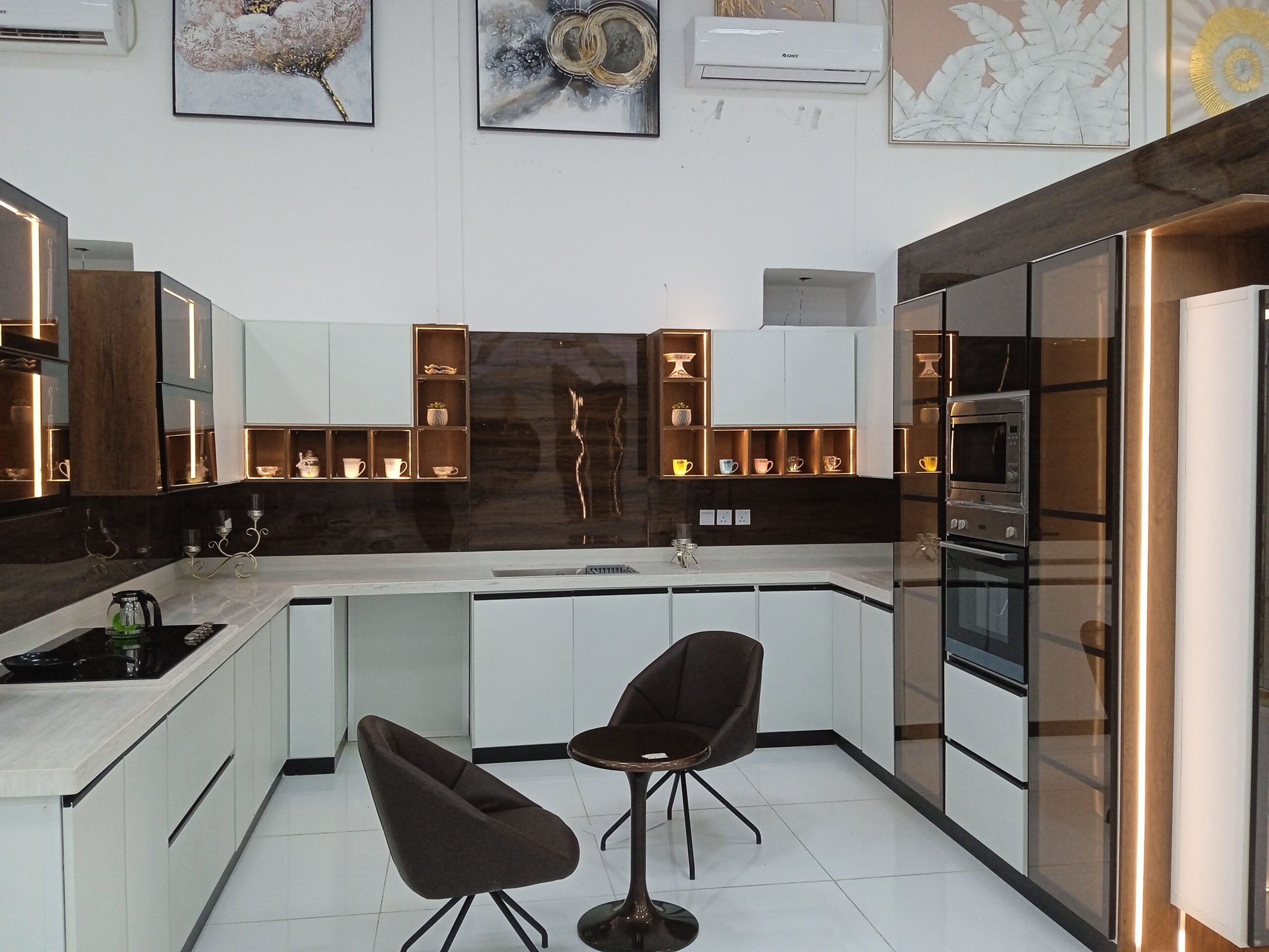 المستقبل لأعمال الالمنيوم والزجاج والنجاره